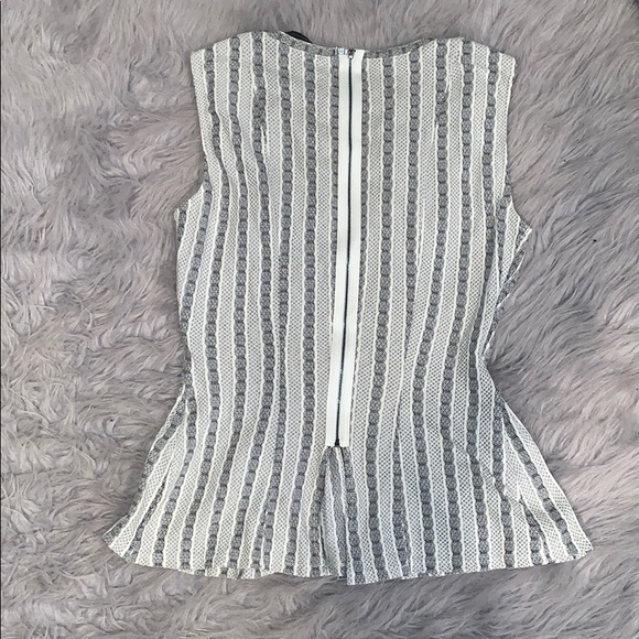 BCBG Pleated Peplum Top Sleeveless V-neck Size sm - Picture 5 of 7